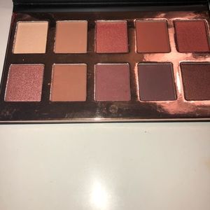 Crown fuego eyeshadow palette